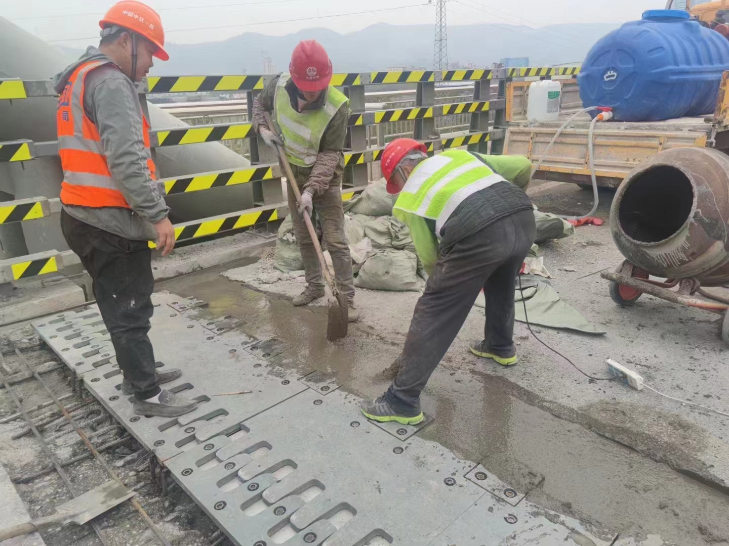 新疆桥梁道路伸缩缝起到什么作用
